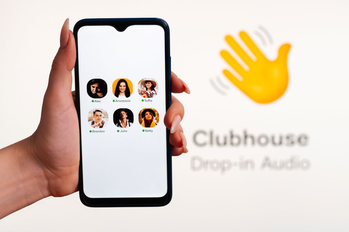 Com vários concorrentes, Clubhouse despenca 66% em número de downloads