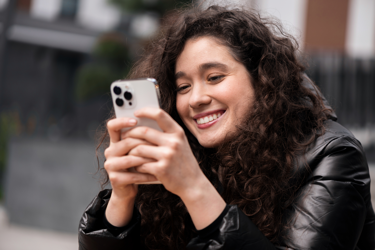 Brasileiro passa mais de 5 horas por dia usando celular, diz relatório -  Giz Brasil